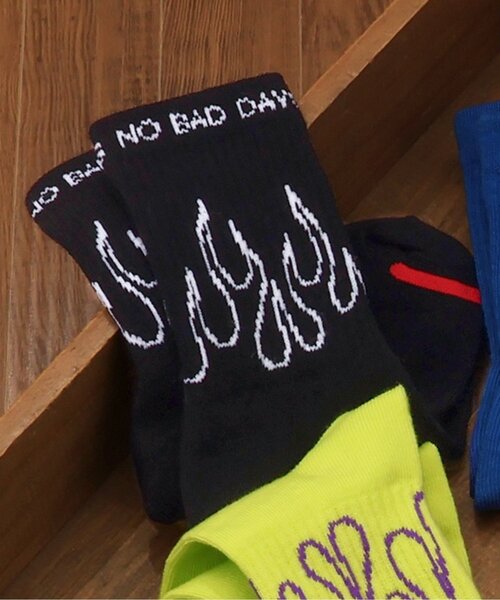 BREEZE(ブリーズ)の「お花・ファイヤーソックス(ソックス/靴下・キッズ・ライム/ブラック/アイボリー/ブルー・15 /18/21)」の1枚目の写真