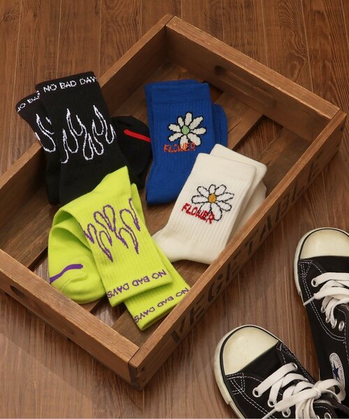 BREEZE(ブリーズ)の「お花・ファイヤーソックス(ソックス/靴下・キッズ・ライム/ブラック/アイボリー/ブルー・15 /18/21)」の5枚目の写真