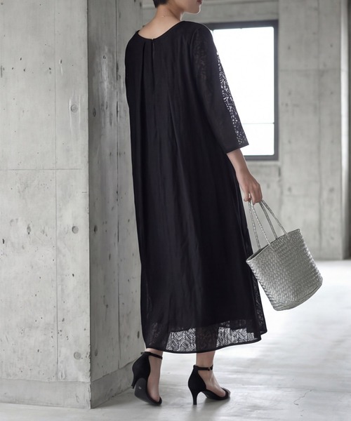 STYLE DELI(スタイルデリ)の「【LUXE】ウェーブレースロングワンピース(ワンピース・レディース・ブラック・01/02)」の4枚目の写真