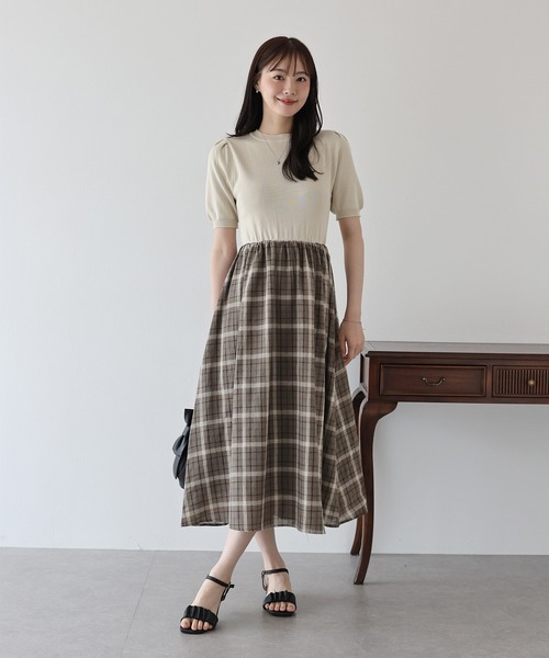 BLUEEAST(ブルーイースト)の「チェックドッキングワンピース(ワンピース・レディース・ホワイト/ネイビー/ベージュ・MEDIUM)」の18枚目の写真