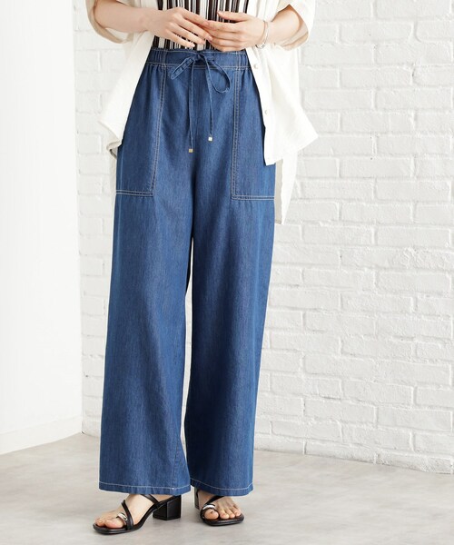 THE SHOP TK （ザ ショップ ティーケー ）の「デニムイージーワイドパンツ【洗える】（その他パンツ・レディース・ネイビー/ライトブルー・13/12）」の2枚目の写真