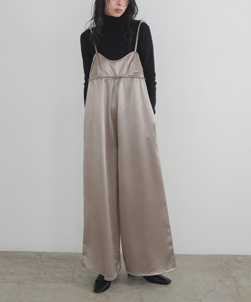 LIAN(リアン)の「サテンキャミオールインワン(つなぎ/オールインワン・レディース・ブラック/グレイッシュベージュ/アイボリー/ブラウン・FREE)」の2枚目の写真