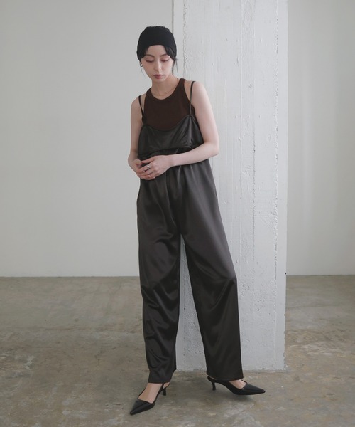 LIAN(リアン)の「サテンキャミオールインワン(つなぎ/オールインワン・レディース・ブラック/グレイッシュベージュ/アイボリー/ブラウン・FREE)」の5枚目の写真