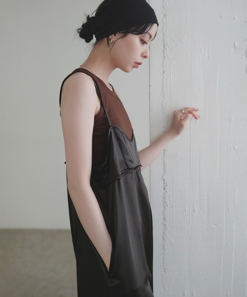 LIAN(リアン)の「サテンキャミオールインワン(つなぎ/オールインワン・レディース・ブラック/グレイッシュベージュ/アイボリー/ブラウン・FREE)」の7枚目の写真