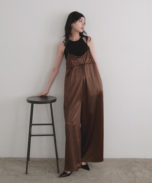 LIAN(リアン)の「サテンキャミオールインワン(つなぎ/オールインワン・レディース・ブラック/グレイッシュベージュ/アイボリー/ブラウン・FREE)」の15枚目の写真