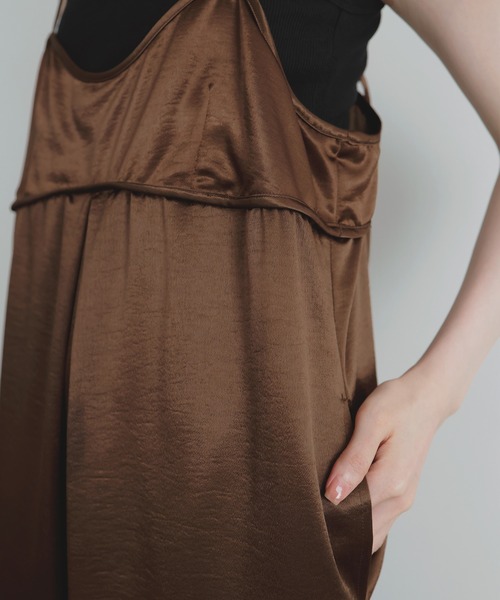 LIAN(リアン)の「サテンキャミオールインワン(つなぎ/オールインワン・レディース・ブラック/グレイッシュベージュ/アイボリー/ブラウン・FREE)」の16枚目の写真