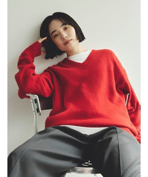 MIESROHE(ミースロエ)の「ソフトシャギーオーバーサイズNT(ニット/セーター・レディース・グレー/イエロー/ネイビー/モカ/レッド・F)」の5枚目の写真