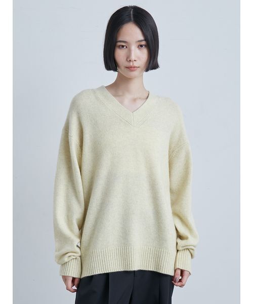 MIESROHE(ミースロエ)の「ソフトシャギーオーバーサイズNT(ニット/セーター・レディース・グレー/イエロー/ネイビー/モカ/レッド・F)」の4枚目の写真