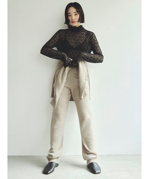 MIESROHE(ミースロエ)の「ソフトシャギーオーバーサイズNT(ニット/セーター・レディース・グレー/イエロー/ネイビー/モカ/レッド・F)」の12枚目の写真