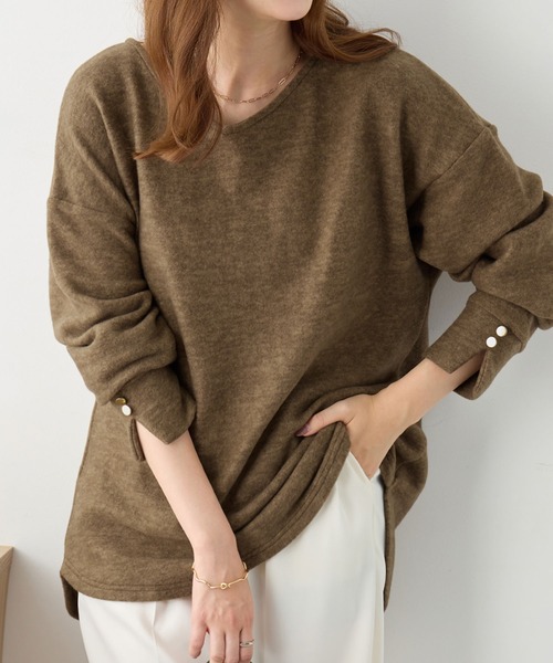 alotta(アロッタ)の「柔らかニットソー素材金ボタンゆるトップス(Tシャツ/カットソー・レディース・チャコール/ボルドー/ライトベージュ/カーキ・LL/L/M)」の1枚目の写真
