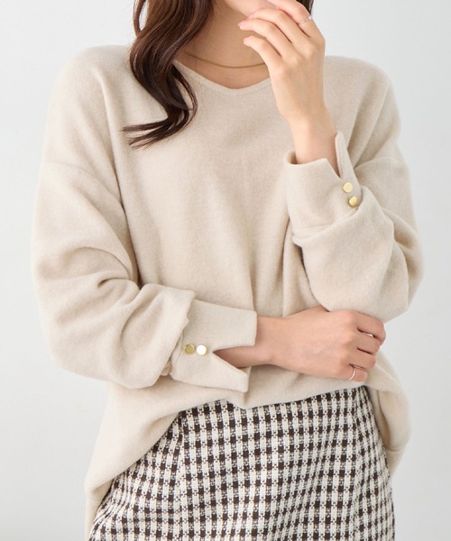alotta(アロッタ)の「柔らかニットソー素材金ボタンゆるトップス(Tシャツ/カットソー・レディース・チャコール/ボルドー/ライトベージュ/カーキ・LL/L/M)」の5枚目の写真