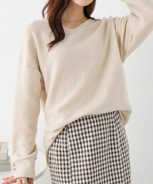 alotta(アロッタ)の「柔らかニットソー素材金ボタンゆるトップス(Tシャツ/カットソー・レディース・チャコール/ボルドー/ライトベージュ/カーキ・LL/L/M)」の6枚目の写真