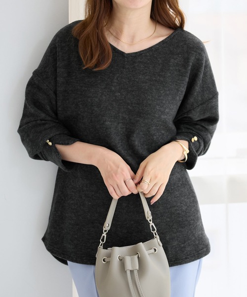 alotta(アロッタ)の「柔らかニットソー素材金ボタンゆるトップス(Tシャツ/カットソー・レディース・チャコール/ボルドー/ライトベージュ/カーキ・LL/L/M)」の15枚目の写真