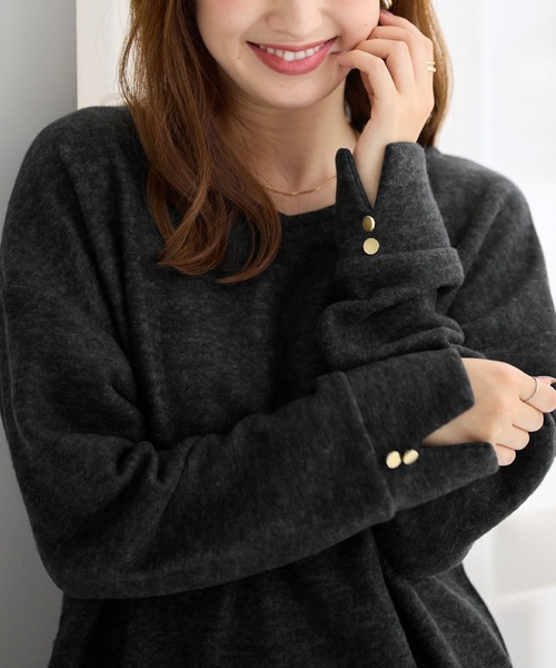 alotta(アロッタ)の「柔らかニットソー素材金ボタンゆるトップス(Tシャツ/カットソー・レディース・チャコール/ボルドー/ライトベージュ/カーキ・LL/L/M)」の18枚目の写真