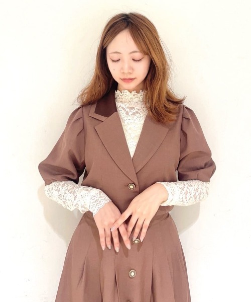 F i.n.t(フィント)の「釦使いパフスリーブジャケットセットアップ(セットアップ・レディース・グレー/ブラウン・FREE)」の5枚目の写真