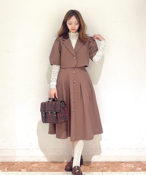 F i.n.t(フィント)の「釦使いパフスリーブジャケットセットアップ(セットアップ・レディース・グレー/ブラウン・FREE)」の6枚目の写真