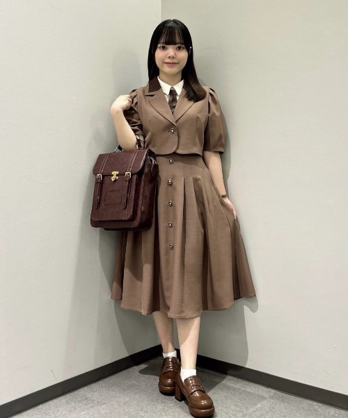 F i.n.t(フィント)の「釦使いパフスリーブジャケットセットアップ(セットアップ・レディース・グレー/ブラウン・FREE)」の9枚目の写真