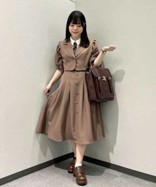 F i.n.t(フィント)の「釦使いパフスリーブジャケットセットアップ(セットアップ・レディース・グレー/ブラウン・FREE)」の10枚目の写真