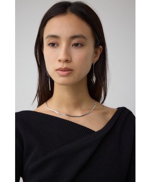 AZUL by moussy(アズールバイマウジー)の「アクリル×メタルアシンメトリーピアス(ピアス(両耳用)・レディース・ブラック系その他/レッド/ブラウン・FREE)」の5枚目の写真