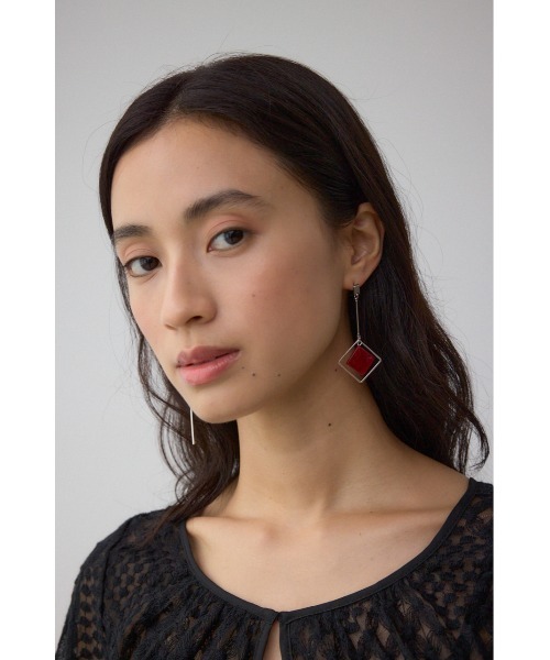AZUL by moussy(アズールバイマウジー)の「アクリル×メタルアシンメトリーピアス(ピアス(両耳用)・レディース・ブラック系その他/レッド/ブラウン・FREE)」の19枚目の写真