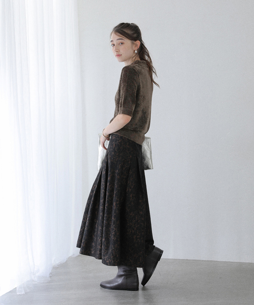 La TOTALITE（ラトータリテ）の「【洗える】ベロアハーフスリーブニット（ニット/セーター・レディース・ベージュ/ネイビー/ブラウン・FREE）」の6枚目の写真