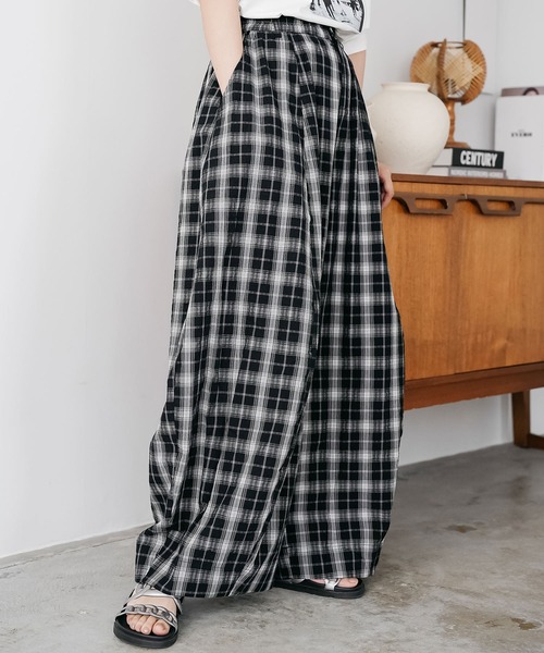 mili an deni(ミリアンデニ)の「チェックワイドパンツ(その他パンツ・レディース・ブラック/オフホワイト・M)」の2枚目の写真