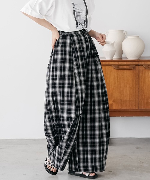 mili an deni(ミリアンデニ)の「チェックワイドパンツ(その他パンツ・レディース・ブラック/オフホワイト・M)」の12枚目の写真