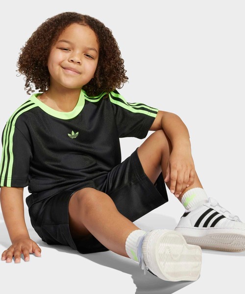 adidas(アディダス)の「キッズ用Tシャツ セットアップ / アディダスオリジナルス adidas Originals(ジャージ・キッズ・ブラック・130/120/110/100)」の5枚目の写真