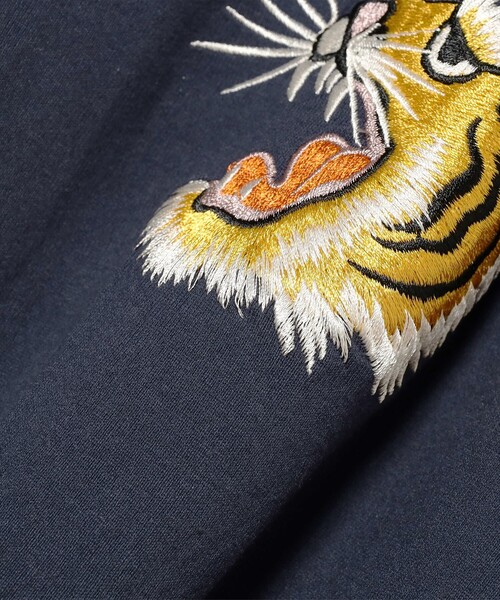 BEAMS BOY（ビームスボーイ）の「テーラー東洋 / SUKA T-SHIRT EMBROIDERED “TIGER”（Tシャツ/カットソー・レディース・ネイビー・MEDIUM）」の6枚目の写真