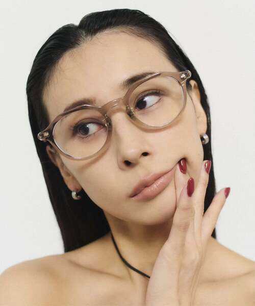 Zoff(ゾフ)の「【黒石奈央子さん コラボ】 Zoff|Naoko Kuroishi ボストン型 メガネ|クラウンパント 眼鏡 伊達めがね 度付き(レンズ交換券付) ユニセックス おしゃれ(メガネ・レディース・ライトグレー系/グリーン/ブラック/ライトイエロー・FREE)」の4枚目の写真