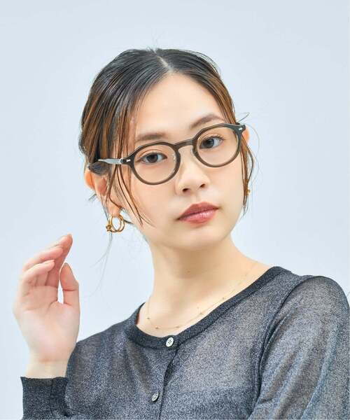Zoff(ゾフ)の「【黒石奈央子さん コラボ】 Zoff|Naoko Kuroishi ボストン型 メガネ|クラウンパント 眼鏡 伊達めがね 度付き(レンズ交換券付) ユニセックス おしゃれ(メガネ・レディース・ライトグレー系/グリーン/ブラック/ライトイエロー・FREE)」の1枚目の写真