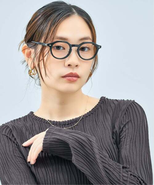 Zoff(ゾフ)の「【黒石奈央子さん コラボ】 Zoff|Naoko Kuroishi ボストン型 メガネ|クラウンパント 眼鏡 伊達めがね 度付き(レンズ交換券付) ユニセックス おしゃれ(メガネ・レディース・ライトグレー系/グリーン/ブラック/ライトイエロー・FREE)」の2枚目の写真