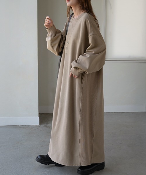 HUG.U（ハグユー）の「＜選べる着丈＞ 大人スウェットワンピ（ワンピース・レディース・ベージュ/ダークグレー/ライトグレー/ブラック/ライトブルー・レギュラー丈/トール丈）」の4枚目の写真