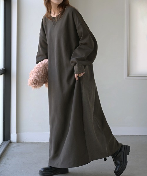 HUG.U（ハグユー）の「＜選べる着丈＞ 大人スウェットワンピ（ワンピース・レディース・ベージュ/ダークグレー/ライトグレー/ブラック/ライトブルー・レギュラー丈/トール丈）」の3枚目の写真