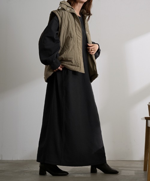 HUG.U（ハグユー）の「＜選べる着丈＞ 大人スウェットワンピ（ワンピース・レディース・ベージュ/ダークグレー/ライトグレー/ブラック/ライトブルー・レギュラー丈/トール丈）」の2枚目の写真