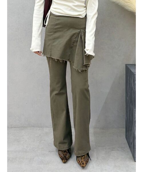 EVRIS（エヴリス）の「レイヤードフレアパンツ（その他パンツ・レディース・ブラック/カーキ・SMALL/MEDIUM）」の2枚目の写真