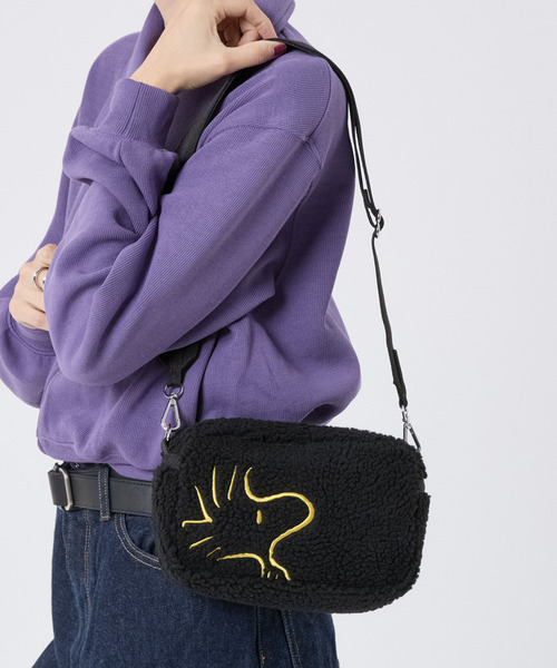 LeSportsac（レスポートサック）の「E/W MOBILE CROSSBODY ブライトウッドストック（ショルダーバッグ・レディース・ブラック・FREE）」の2枚目の写真