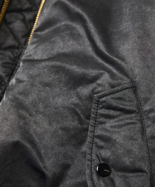 Alpha Industries（アルファインダストリーズ）の「ALPHA INDUSTRIES/アルファ インダストリーズ 別注 ウォッシュ加工 MA-1 FLIGHT JACKET（MA-1・メンズ・ブラック/オリーブ・SMALL/MEDIUM/LARGE/X-LARGE）」の5枚目の写真