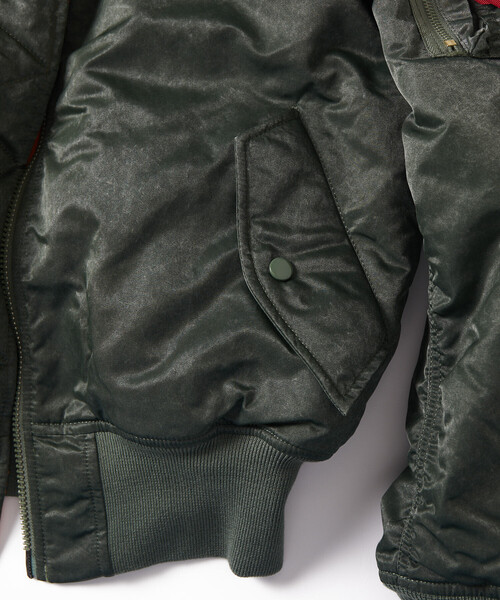Alpha Industries（アルファインダストリーズ）の「ALPHA INDUSTRIES/アルファ インダストリーズ 別注 ウォッシュ加工 MA-1 FLIGHT JACKET（MA-1・メンズ・ブラック/オリーブ・SMALL/MEDIUM/LARGE/X-LARGE）」の10枚目の写真