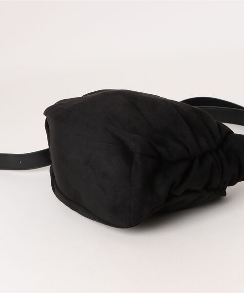 ammy.（エイミードット）の「【 ammy. / エイミードット 】 スエードタッチ ラウンド バッグ（ショルダーバッグ・レディース・ベージュ/ブラウン/ブラック・FREE）」の5枚目の写真