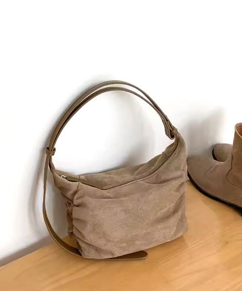 ammy.（エイミードット）の「【 ammy. / エイミードット 】 スエードタッチ ラウンド バッグ（ショルダーバッグ・レディース・ベージュ/ブラウン/ブラック・FREE）」の3枚目の写真