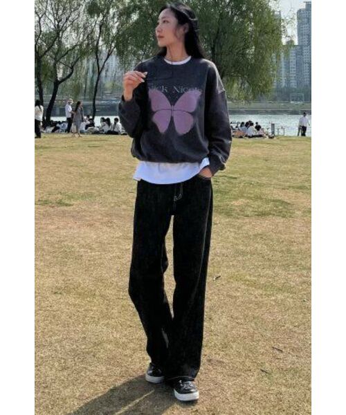 NICK&NICOLE（ニックアンドニコール）の「SPREAD BUTTERFLY DIGITAL SWEATSHIRT_CHARCOAL（スウェット・レディース・その他・FREE）」の7枚目の写真