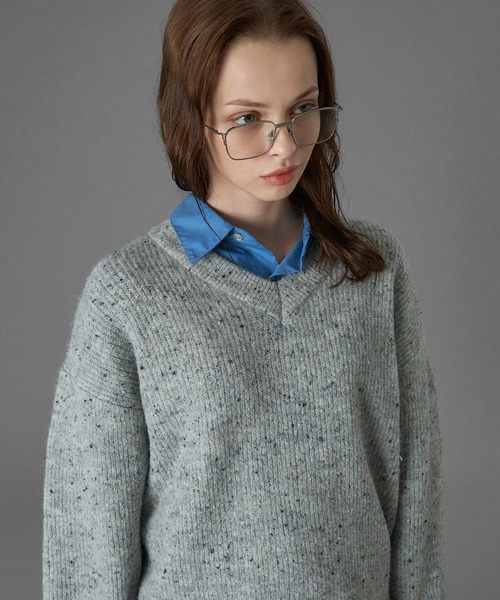 ONCILY(オンシェリー)の「WOOL BLEND COLOR NEP V-NECK KNIT / カラーネップVネックニット(ニット/セーター・メンズ・グレー/チャコールグレー/ブルー・SMALL/MEDIUM/LARGE)」の5枚目の写真