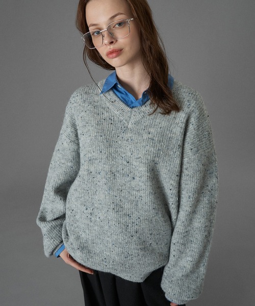 ONCILY(オンシェリー)の「WOOL BLEND COLOR NEP V-NECK KNIT / カラーネップVネックニット(ニット/セーター・メンズ・グレー/チャコールグレー/ブルー・SMALL/MEDIUM/LARGE)」の6枚目の写真