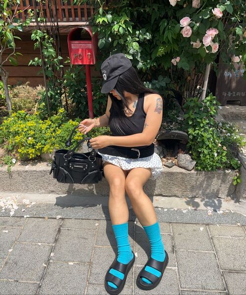 IUGAMAKARAS(イウガマカラス)の「Studded Leather Mini Shoulder Bag (Black)(トートバッグ・レディース・その他・FREE)」の13枚目の写真