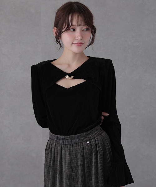 Lace Ladies（レースレディース）の「ベロア メタル モチーフ オープンカット トップス（その他トップス・レディース・ブラック/ブラウン・FREE）」の3枚目の写真