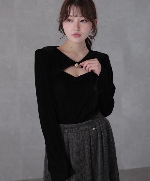Lace Ladies（レースレディース）の「ベロア メタル モチーフ オープンカット トップス（その他トップス・レディース・ブラック/ブラウン・FREE）」の4枚目の写真
