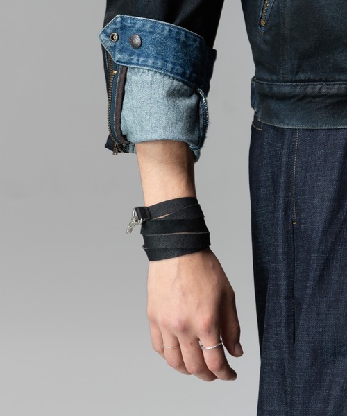 glamb（グラム）の「Blow Leather Tape Strap / ブロウレザーテープストラップ（チャーム・メンズ・ベージュ/ブラック・FREE）」の5枚目の写真