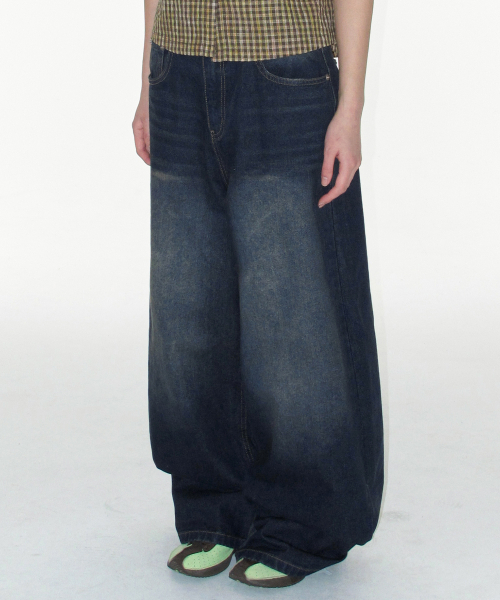 AMESWORLDWIDE（アメスワールドワイド）の「OVERFIT STITCH DENIM PANTS DEEP BLUE（デニムパンツ・レディース・その他・SMALL/MEDIUM/LARGE）」の2枚目の写真
