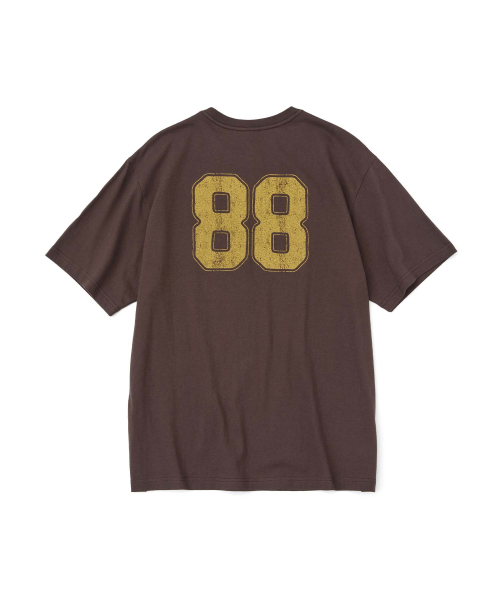 WMC（ダブリューエムシー）の「バックナンバーTシャツ_ブラウン（Tシャツ/カットソー・メンズ・ブラウン・MEDIUM/LARGE/X-LARGE）」の2枚目の写真